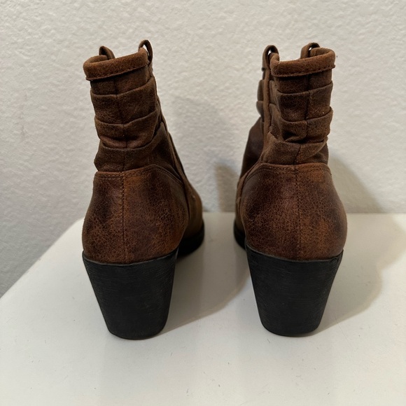 GUC Arizona Jeans Co. AZ Garber Chunky Heel Faux Leather Booties - Picture 5 of 9